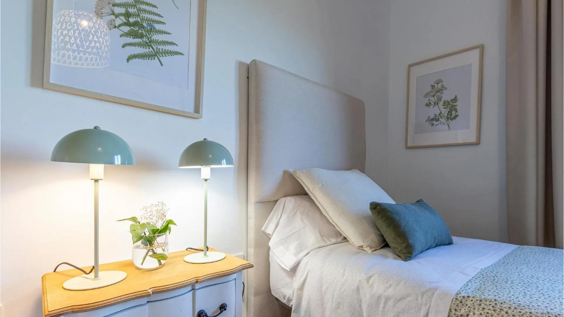 Gorgeous Home In Nigueelas With Wifi 0*, Niguelas Spain