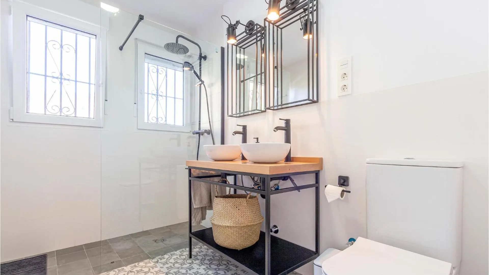 Gorgeous Home In Nigueelas With Wifi Spain