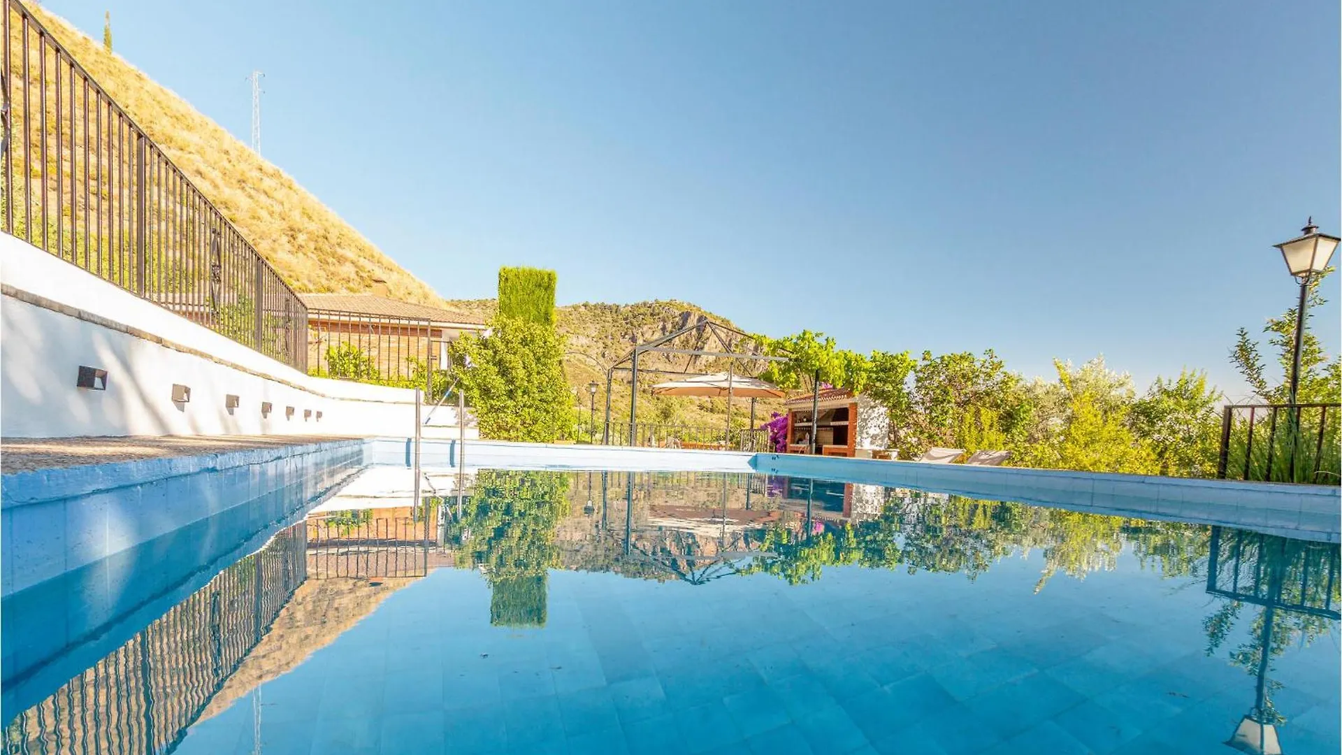 Gorgeous Home In Nigueelas With Wifi 0*, Niguelas Spain